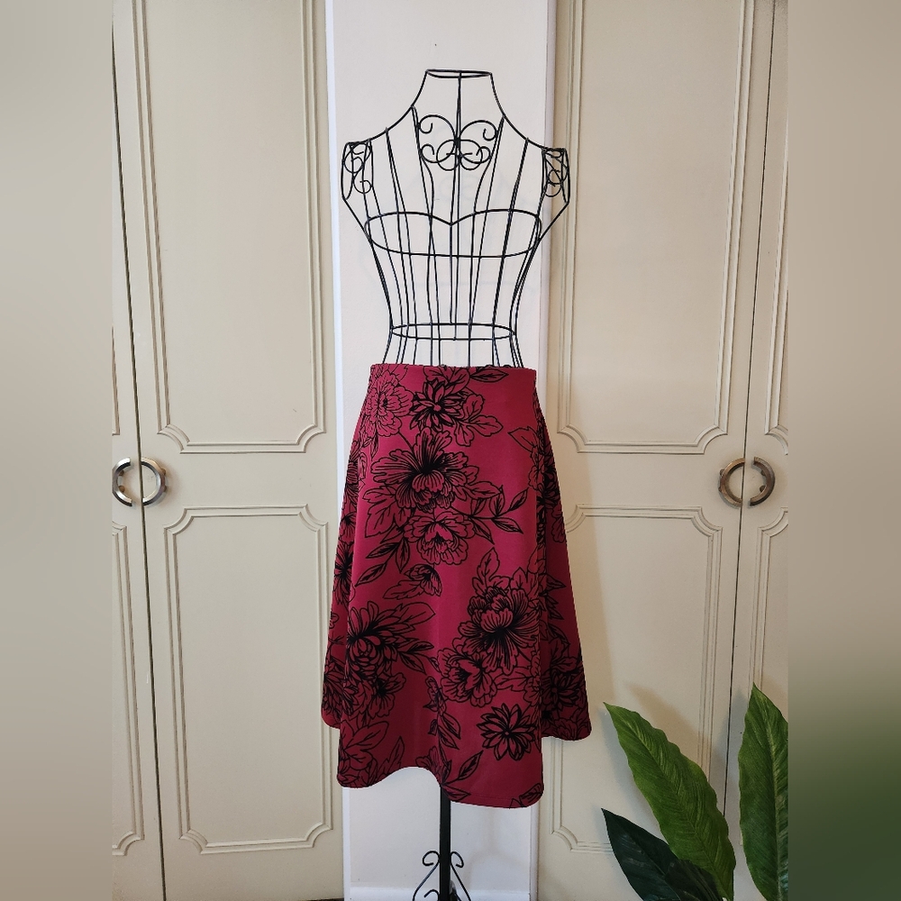 Roz & Ali Floral A-Line Whismigoth Skirt Burgundy And Black Velvet Size XS